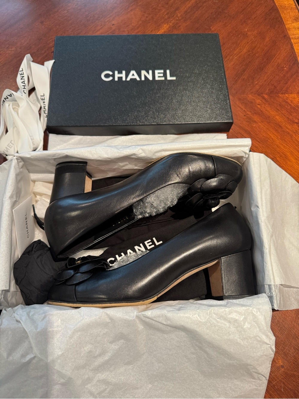 Authentic Chanel Black Leather Camellia Block Heel Pumps – Size 38C - Picture 2 of 15